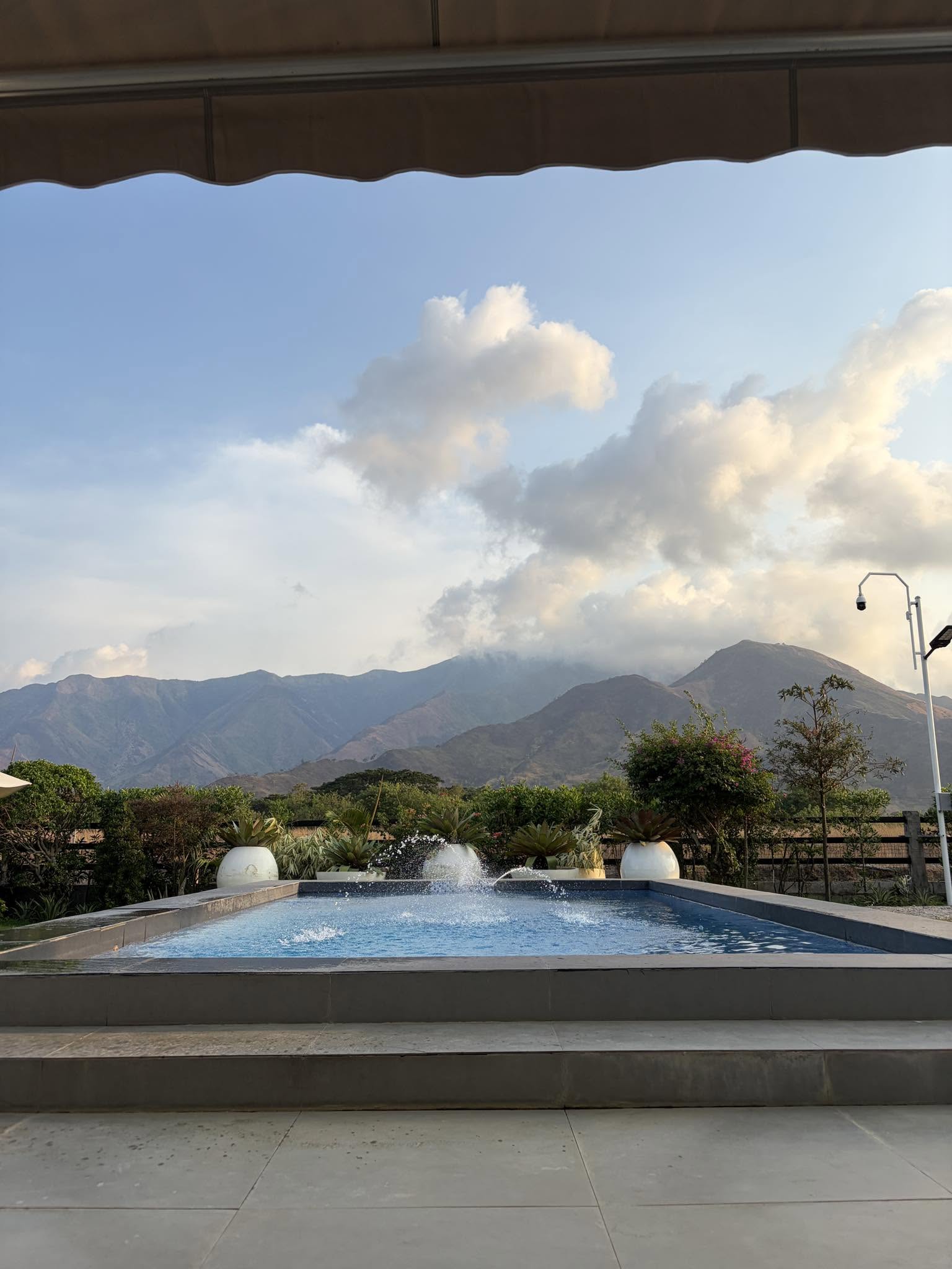 Infinity-style pool and mountains at SanChio Rest House