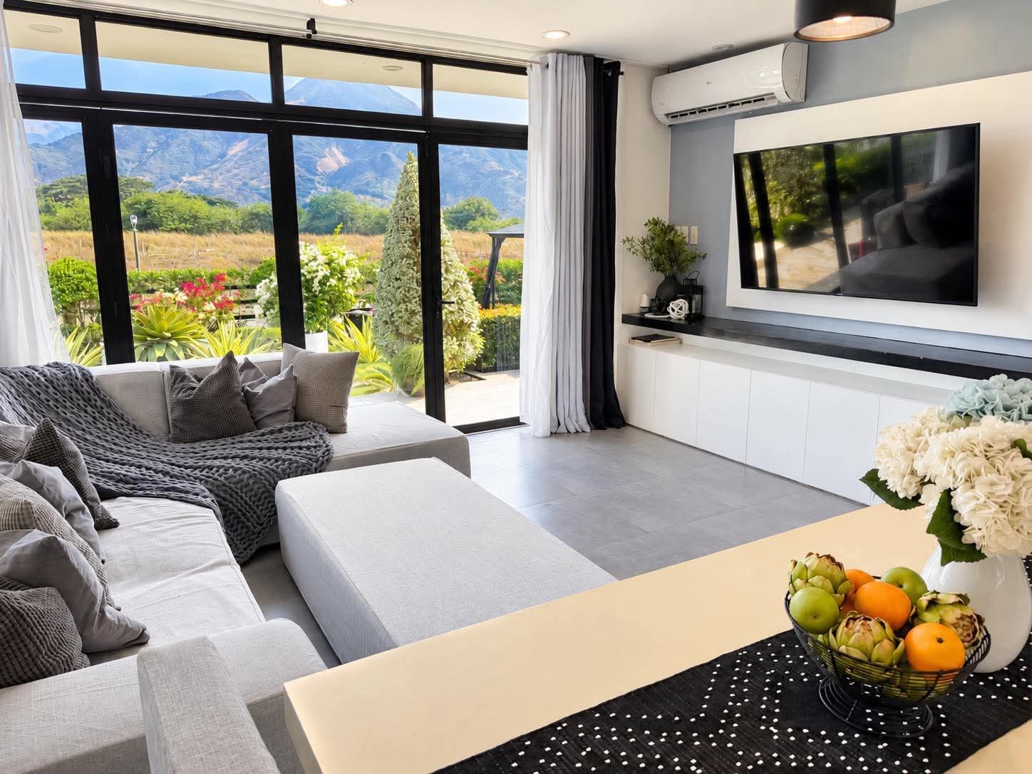 Bright living room opening onto the garden and mountain view